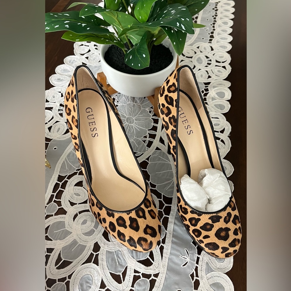 Guess high heels size 7.5 like new